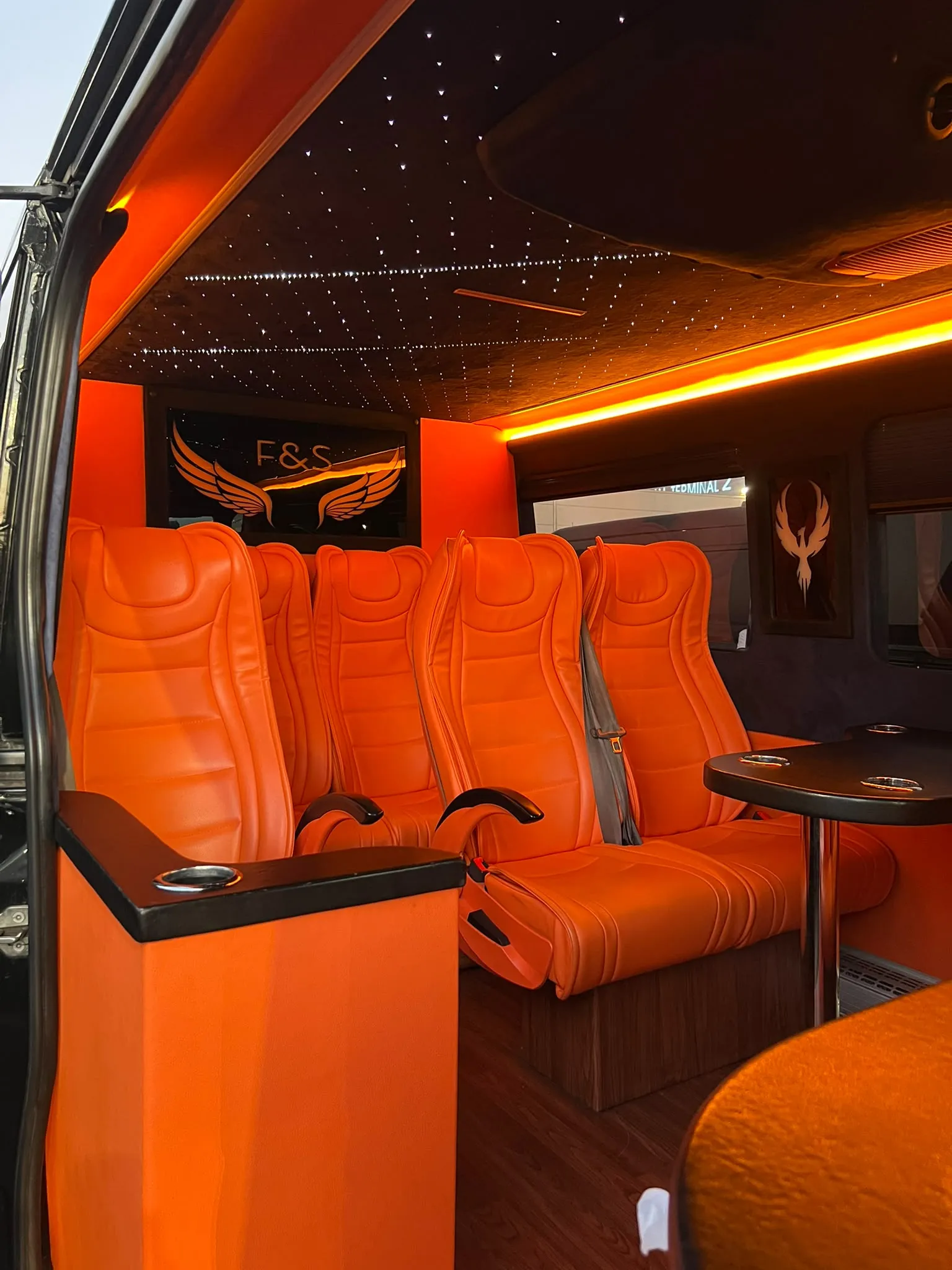 MERCEDES VIP (1-10 PAX)
