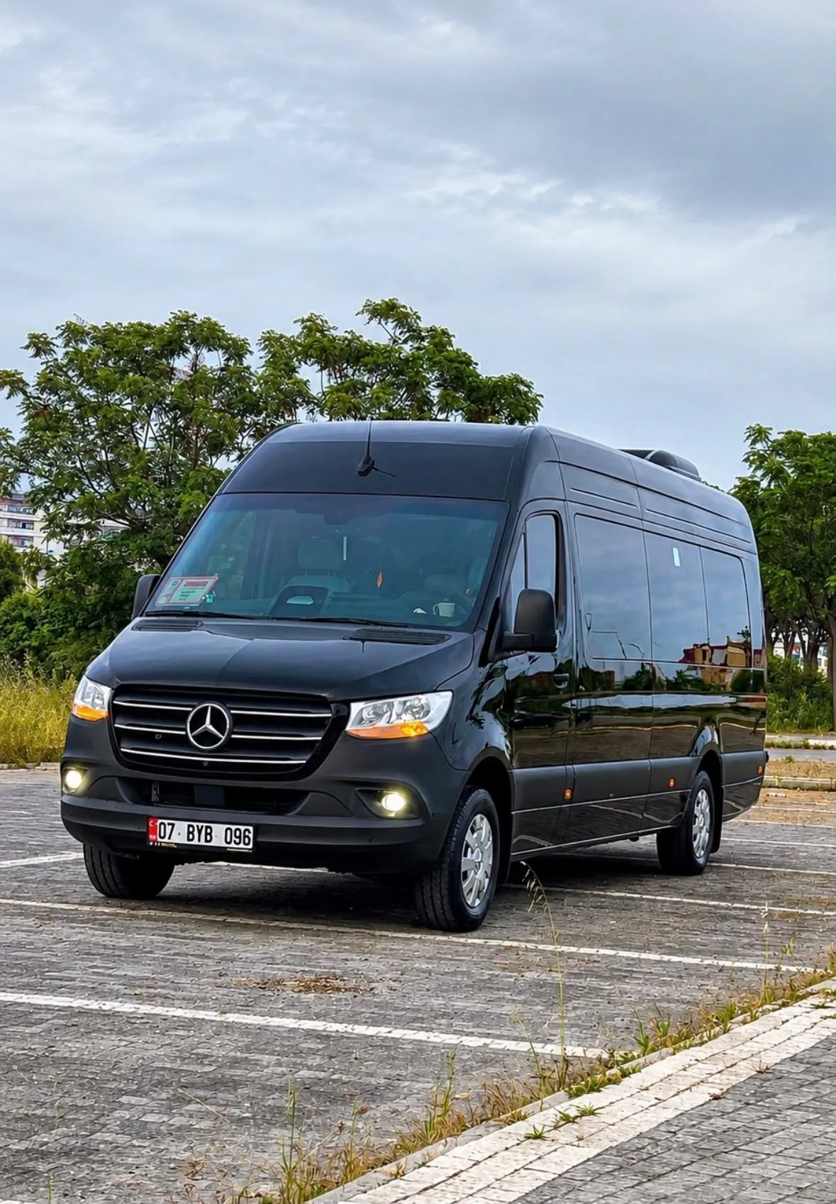 MERCEDES ULTRA VIP (4-10 PAX)
